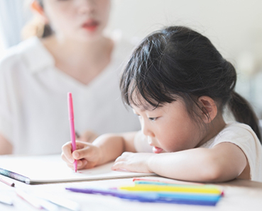 教育ママと子どものイメージ